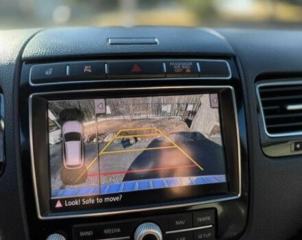 Белый Фольксваген Туарег, объемом двигателя 3 л и пробегом 66 тыс. км за 10000 $, фото 8 на Automoto.ua