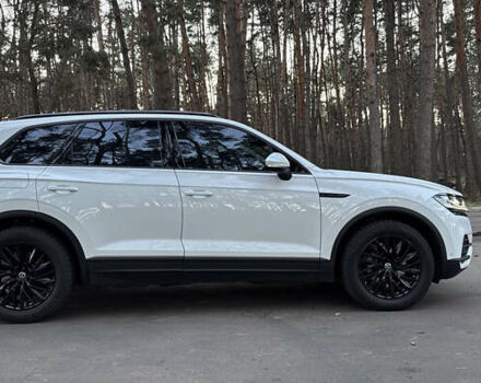 Белый Фольксваген Туарег, объемом двигателя 2.99 л и пробегом 115 тыс. км за 37500 $, фото 2 на Automoto.ua