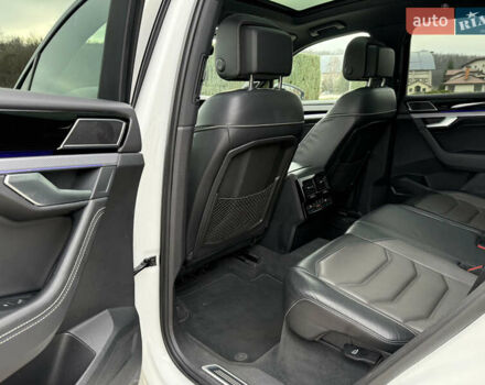 Белый Фольксваген Туарег, объемом двигателя 2.97 л и пробегом 166 тыс. км за 47999 $, фото 28 на Automoto.ua