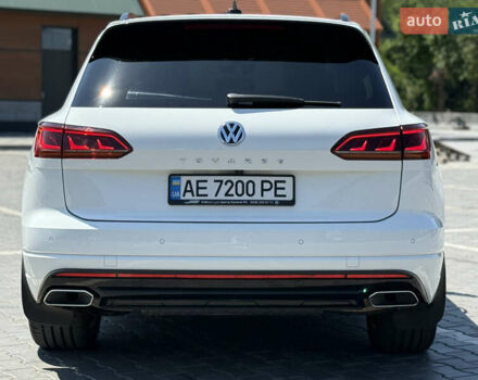Белый Фольксваген Туарег, объемом двигателя 2.97 л и пробегом 199 тыс. км за 46200 $, фото 4 на Automoto.ua