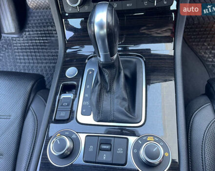 Белый Фольксваген Туарег, объемом двигателя 2.97 л и пробегом 127 тыс. км за 35800 $, фото 20 на Automoto.ua