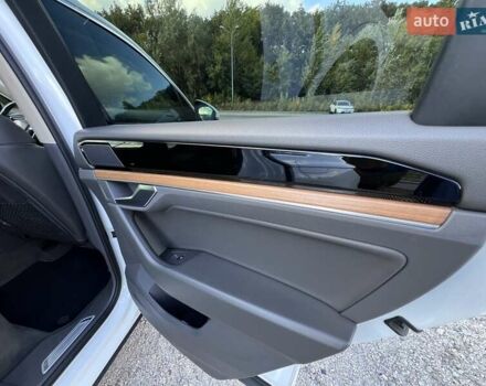 Белый Фольксваген Туарег, объемом двигателя 2.97 л и пробегом 252 тыс. км за 47000 $, фото 34 на Automoto.ua