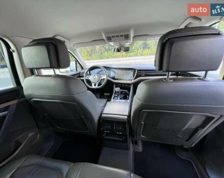 Белый Фольксваген Туарег, объемом двигателя 2.97 л и пробегом 252 тыс. км за 47000 $, фото 33 на Automoto.ua