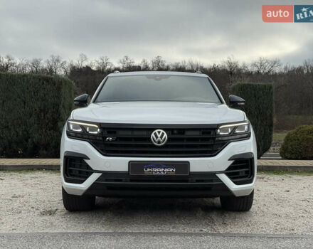 Белый Фольксваген Туарег, объемом двигателя 2.97 л и пробегом 166 тыс. км за 47999 $, фото 6 на Automoto.ua