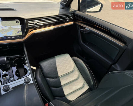 Белый Фольксваген Туарег, объемом двигателя 2.97 л и пробегом 199 тыс. км за 46200 $, фото 26 на Automoto.ua