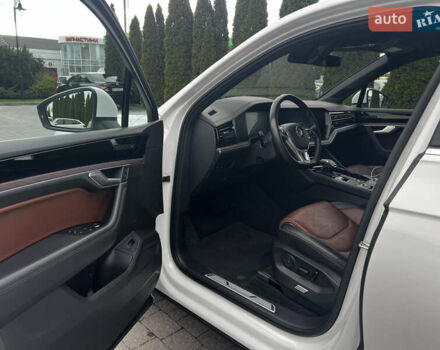 Белый Фольксваген Туарег, объемом двигателя 2.97 л и пробегом 129 тыс. км за 44900 $, фото 24 на Automoto.ua