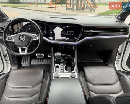 Білий Фольксваген Туарег, об'ємом двигуна 3 л та пробігом 151 тис. км за 45700 $, фото 32 на Automoto.ua