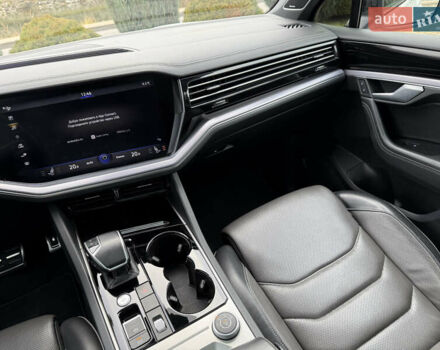 Белый Фольксваген Туарег, объемом двигателя 2.97 л и пробегом 166 тыс. км за 47999 $, фото 25 на Automoto.ua