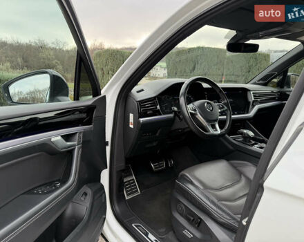 Белый Фольксваген Туарег, объемом двигателя 2.97 л и пробегом 166 тыс. км за 47999 $, фото 19 на Automoto.ua