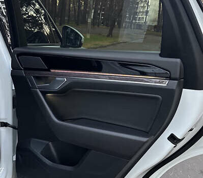 Белый Фольксваген Туарег, объемом двигателя 2.99 л и пробегом 115 тыс. км за 37500 $, фото 23 на Automoto.ua