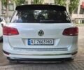 Білий Фольксваген Туарег, об'ємом двигуна 2.97 л та пробігом 246 тис. км за 32500 $, фото 2 на Automoto.ua