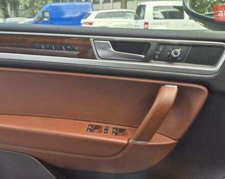 Білий Фольксваген Туарег, об'ємом двигуна 2.97 л та пробігом 246 тис. км за 25600 $, фото 10 на Automoto.ua