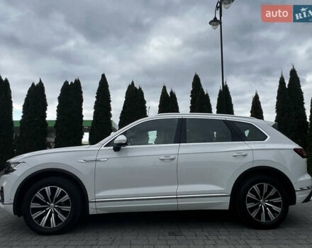 Белый Фольксваген Туарег, объемом двигателя 2.97 л и пробегом 129 тыс. км за 44900 $, фото 7 на Automoto.ua