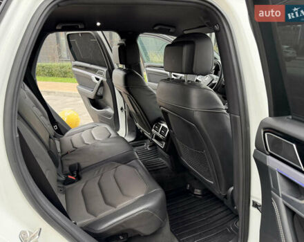 Білий Фольксваген Туарег, об'ємом двигуна 3 л та пробігом 151 тис. км за 45700 $, фото 26 на Automoto.ua