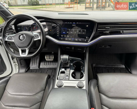 Білий Фольксваген Туарег, об'ємом двигуна 3 л та пробігом 151 тис. км за 45700 $, фото 34 на Automoto.ua