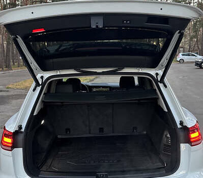 Белый Фольксваген Туарег, объемом двигателя 2.99 л и пробегом 115 тыс. км за 37500 $, фото 10 на Automoto.ua