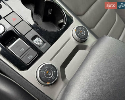 Білий Фольксваген Туарег, об'ємом двигуна 3 л та пробігом 151 тис. км за 45700 $, фото 38 на Automoto.ua