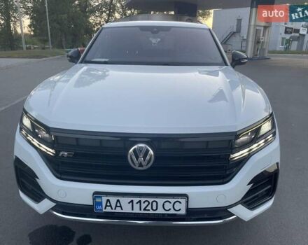 Белый Фольксваген Туарег, объемом двигателя 2.97 л и пробегом 165 тыс. км за 46500 $, фото 2 на Automoto.ua