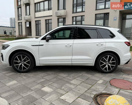 Білий Фольксваген Туарег, об'ємом двигуна 3 л та пробігом 151 тис. км за 45700 $, фото 4 на Automoto.ua