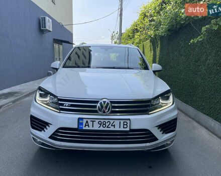 Белый Фольксваген Туарег, объемом двигателя 2.97 л и пробегом 127 тыс. км за 35800 $, фото 2 на Automoto.ua