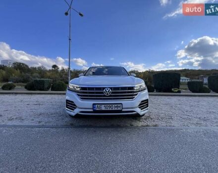 Белый Фольксваген Туарег, объемом двигателя 2.97 л и пробегом 252 тыс. км за 47000 $, фото 39 на Automoto.ua
