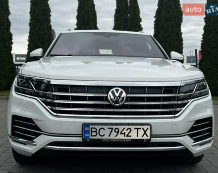 Белый Фольксваген Туарег, объемом двигателя 2.97 л и пробегом 129 тыс. км за 44900 $, фото 1 на Automoto.ua