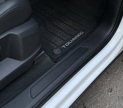 Белый Фольксваген Туарег, объемом двигателя 2.99 л и пробегом 115 тыс. км за 37500 $, фото 26 на Automoto.ua