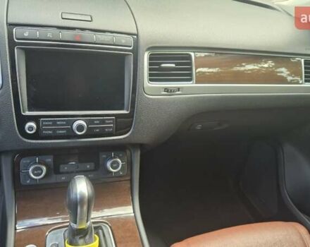 Білий Фольксваген Туарег, об'ємом двигуна 2.97 л та пробігом 246 тис. км за 25600 $, фото 3 на Automoto.ua