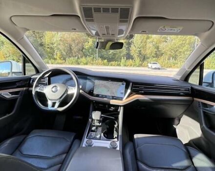 Белый Фольксваген Туарег, объемом двигателя 2.97 л и пробегом 252 тыс. км за 47000 $, фото 25 на Automoto.ua