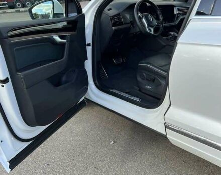 Белый Фольксваген Туарег, объемом двигателя 2.97 л и пробегом 250 тыс. км за 39800 $, фото 21 на Automoto.ua