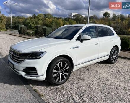 Белый Фольксваген Туарег, объемом двигателя 2.97 л и пробегом 252 тыс. км за 47000 $, фото 2 на Automoto.ua