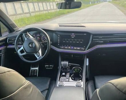 Белый Фольксваген Туарег, объемом двигателя 2.97 л и пробегом 250 тыс. км за 39800 $, фото 13 на Automoto.ua