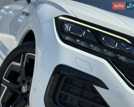 Белый Фольксваген Туарег, объемом двигателя 2.97 л и пробегом 199 тыс. км за 46200 $, фото 11 на Automoto.ua