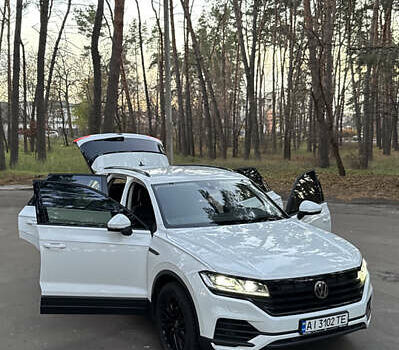 Белый Фольксваген Туарег, объемом двигателя 2.99 л и пробегом 115 тыс. км за 37500 $, фото 39 на Automoto.ua