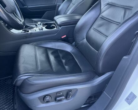 Білий Фольксваген Туарег, об'ємом двигуна 3 л та пробігом 126 тис. км за 36500 $, фото 16 на Automoto.ua