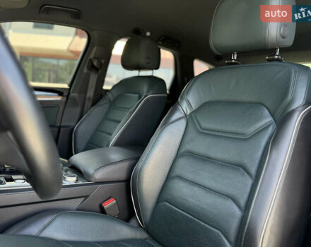 Белый Фольксваген Туарег, объемом двигателя 2.97 л и пробегом 199 тыс. км за 46200 $, фото 40 на Automoto.ua