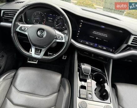 Белый Фольксваген Туарег, объемом двигателя 2.97 л и пробегом 166 тыс. км за 47999 $, фото 24 на Automoto.ua