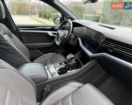 Белый Фольксваген Туарег, объемом двигателя 2.97 л и пробегом 166 тыс. км за 47999 $, фото 37 на Automoto.ua