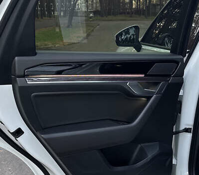 Белый Фольксваген Туарег, объемом двигателя 2.99 л и пробегом 115 тыс. км за 37500 $, фото 18 на Automoto.ua