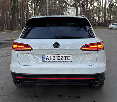 Белый Фольксваген Туарег, объемом двигателя 2.99 л и пробегом 115 тыс. км за 37500 $, фото 4 на Automoto.ua