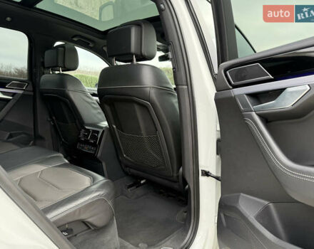 Белый Фольксваген Туарег, объемом двигателя 2.97 л и пробегом 166 тыс. км за 47999 $, фото 33 на Automoto.ua