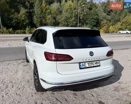 Белый Фольксваген Туарег, объемом двигателя 2.97 л и пробегом 252 тыс. км за 47000 $, фото 6 на Automoto.ua