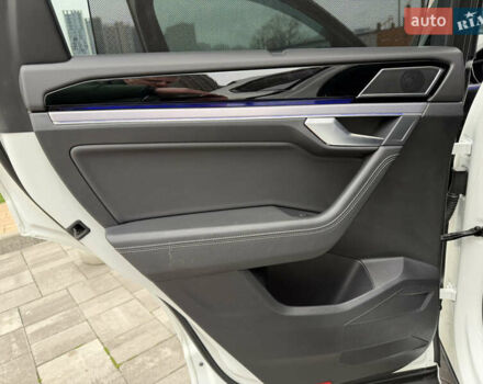 Білий Фольксваген Туарег, об'ємом двигуна 3 л та пробігом 151 тис. км за 45700 $, фото 22 на Automoto.ua