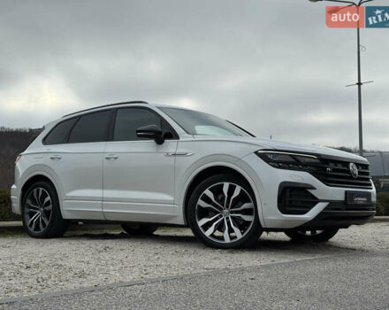 Белый Фольксваген Туарег, объемом двигателя 2.97 л и пробегом 166 тыс. км за 47999 $, фото 1 на Automoto.ua