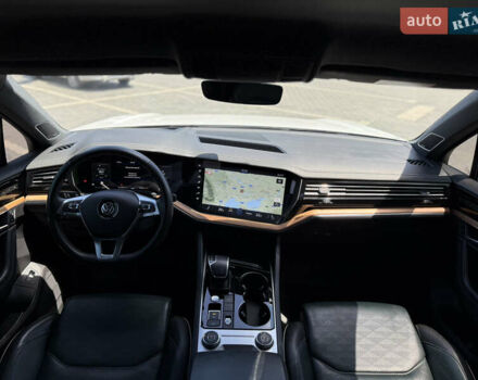 Белый Фольксваген Туарег, объемом двигателя 2.97 л и пробегом 199 тыс. км за 46200 $, фото 25 на Automoto.ua