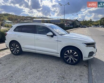 Белый Фольксваген Туарег, объемом двигателя 2.97 л и пробегом 252 тыс. км за 47000 $, фото 12 на Automoto.ua