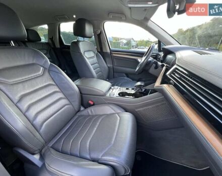 Белый Фольксваген Туарег, объемом двигателя 2.97 л и пробегом 252 тыс. км за 47000 $, фото 30 на Automoto.ua