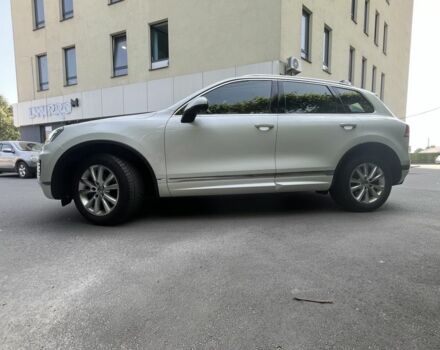 Білий Фольксваген Туарег, об'ємом двигуна 3 л та пробігом 126 тис. км за 36500 $, фото 4 на Automoto.ua