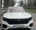 Білий Фольксваген Туарег, об'ємом двигуна 2.97 л та пробігом 240 тис. км за 42500 $, фото 1 на Automoto.ua