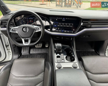 Білий Фольксваген Туарег, об'ємом двигуна 3 л та пробігом 151 тис. км за 45700 $, фото 35 на Automoto.ua